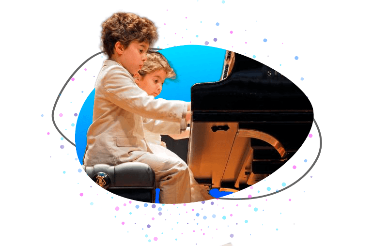 Zwei Kinder am Klavier